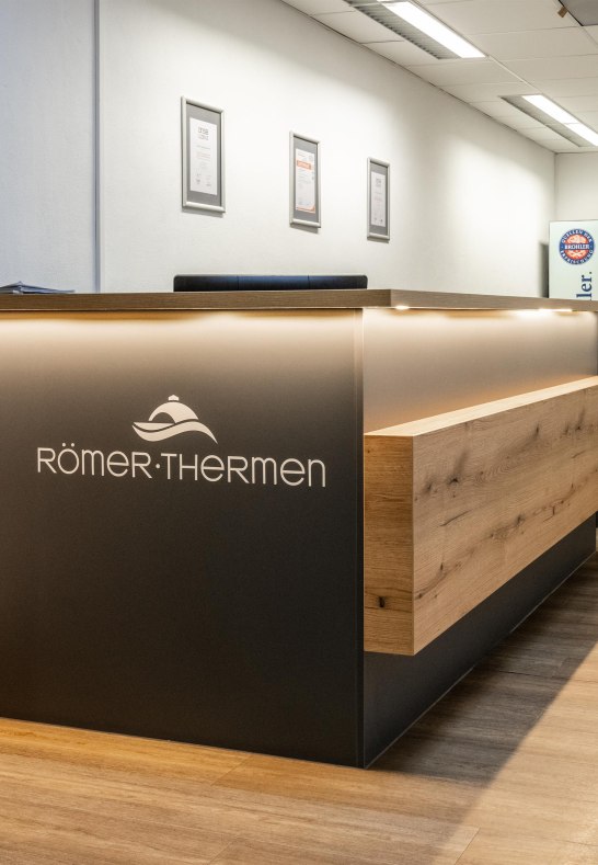 R&ouml;mer-Thermen Fitness Studio Empfang | &copy; Dominik Ketz