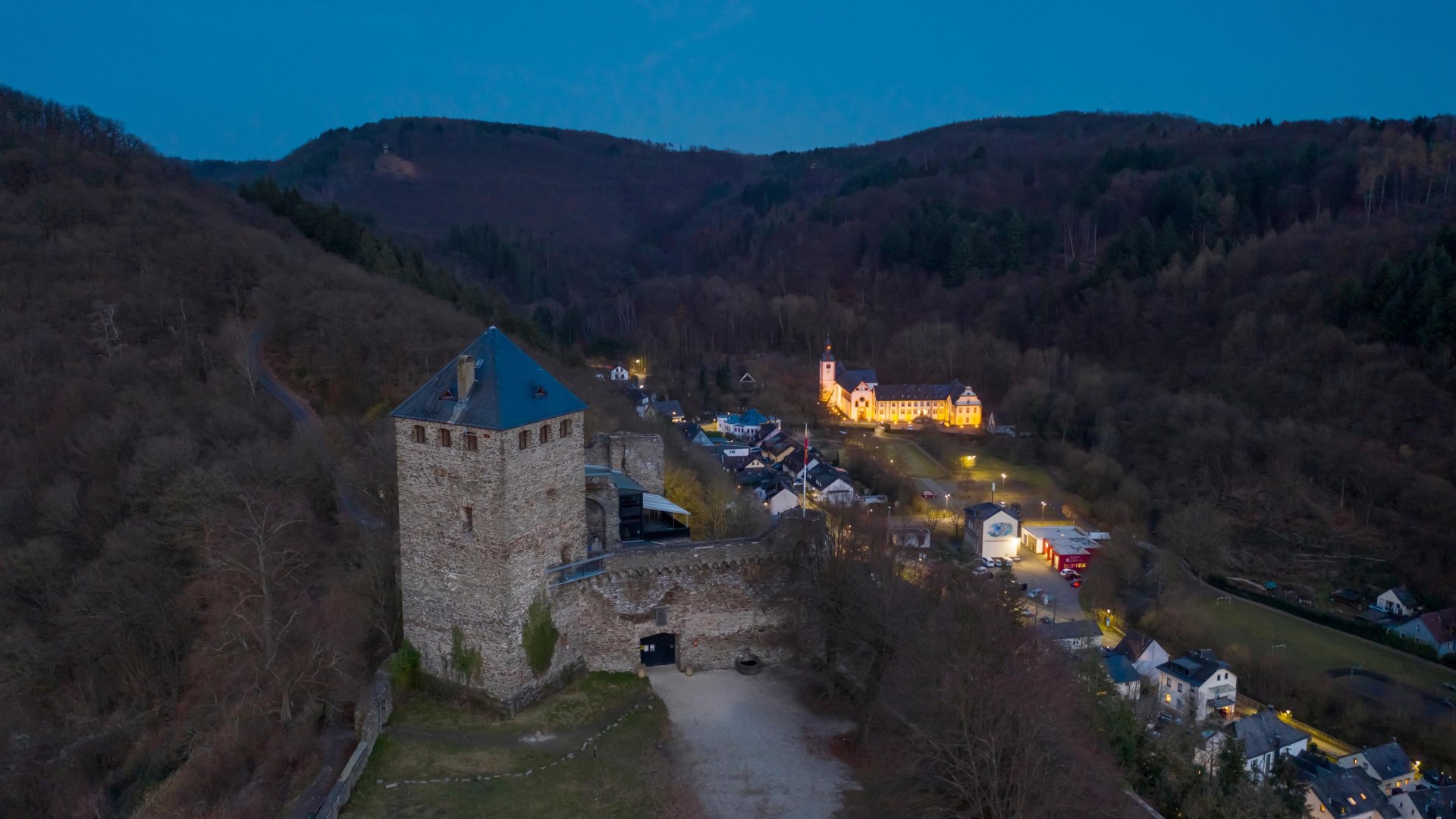 Burg Sayn am Abend | &copy; Andreas Pacek