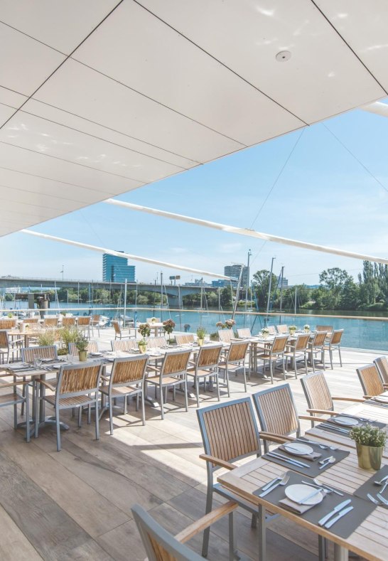 HOTEL_F&Auml;HRHAUS_KOBLENZ_LUXUS_RESTAURANT_TERASSE_01 | &copy; Artur Lik Fotografie