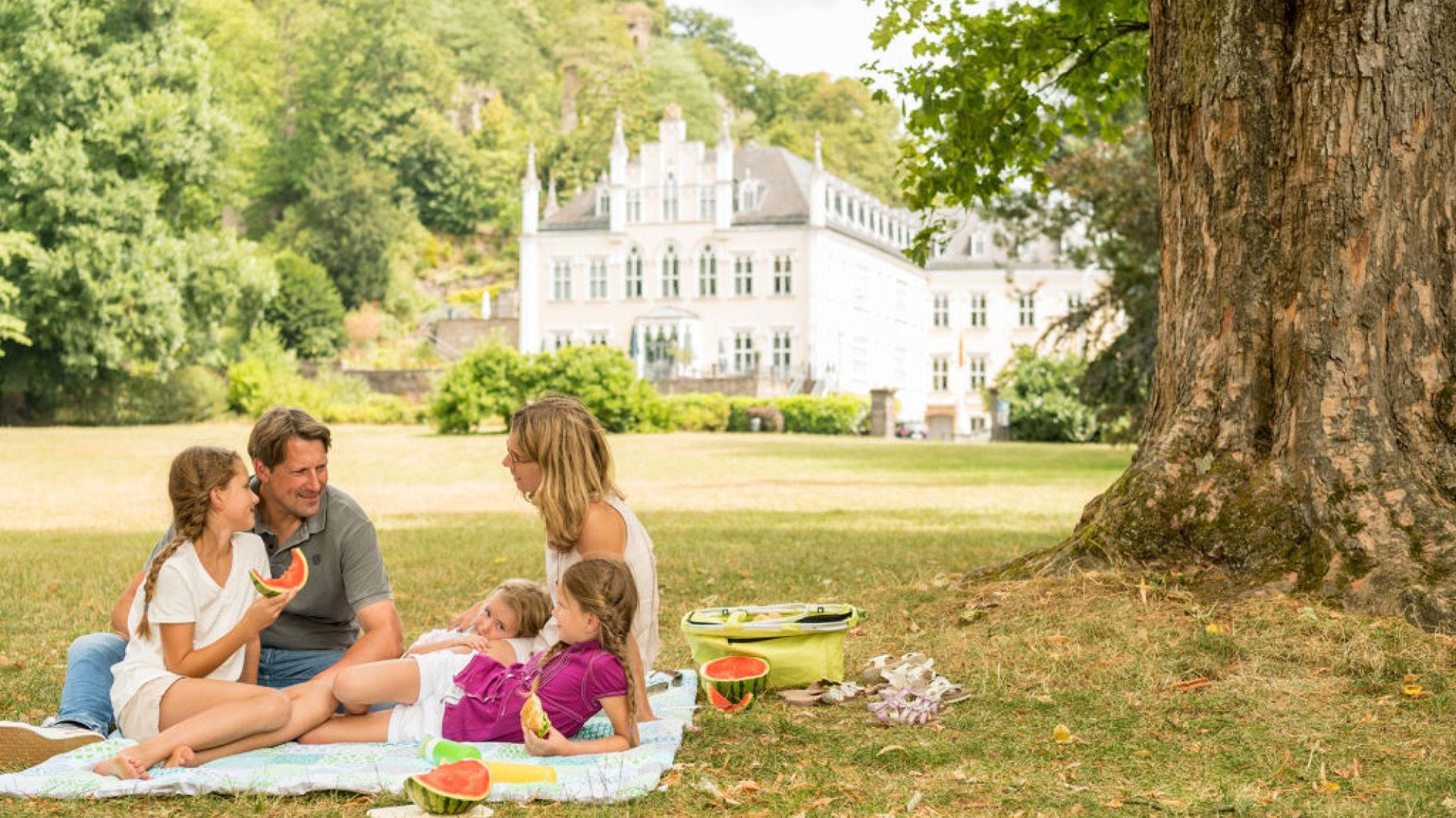 Picknick im Schlosspark Sayn | © Dominik Ketz/Rheinland-Pfalz Tourismus GmbH Picknick im Schlosspark Sayn | © Dominik Ketz/Rheinland-Pfalz Tourismus GmbH