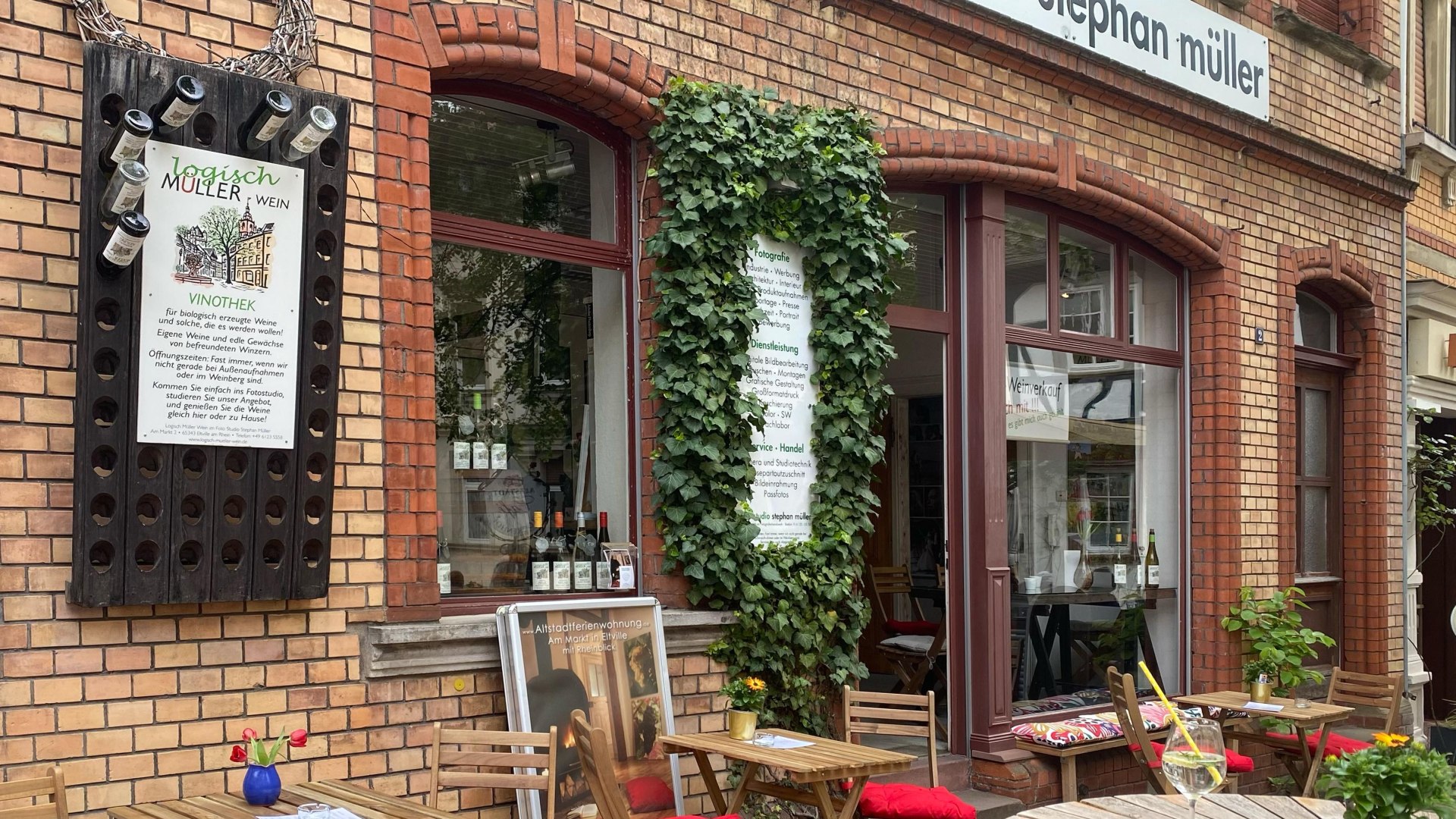 Terasse logisch M&uuml;ller-Wein | &copy; Weingut Logisch M&uuml;ller Wein
