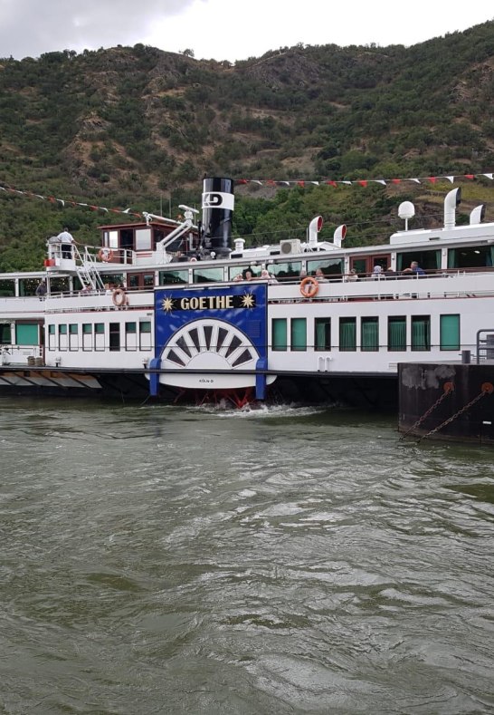 Ausflugschiff auf dem Rhein | &copy; Hans-Werner Karbach