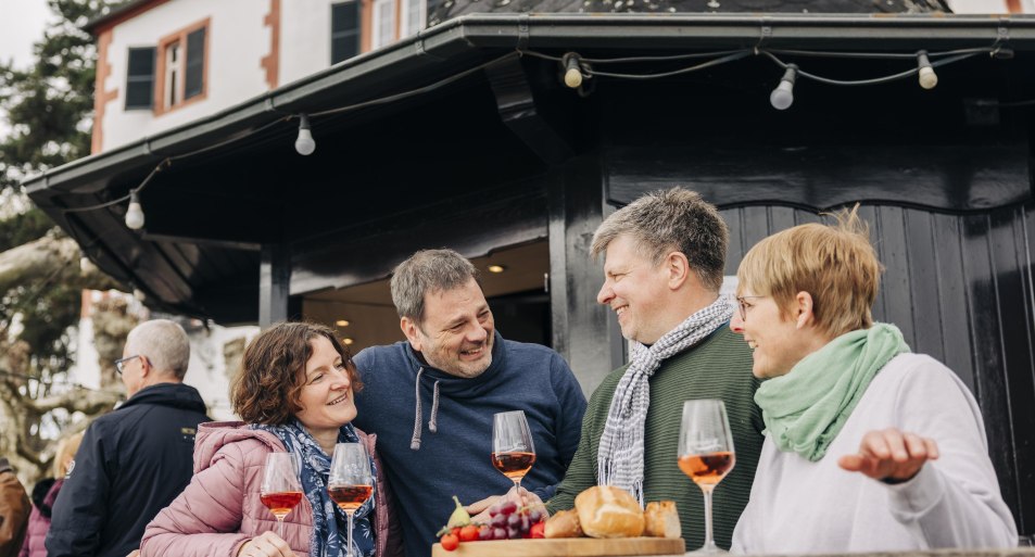 Weinprobierstand am Rhein | © Florian Kresse Weinprobierstand am Rhein | © Florian Kresse