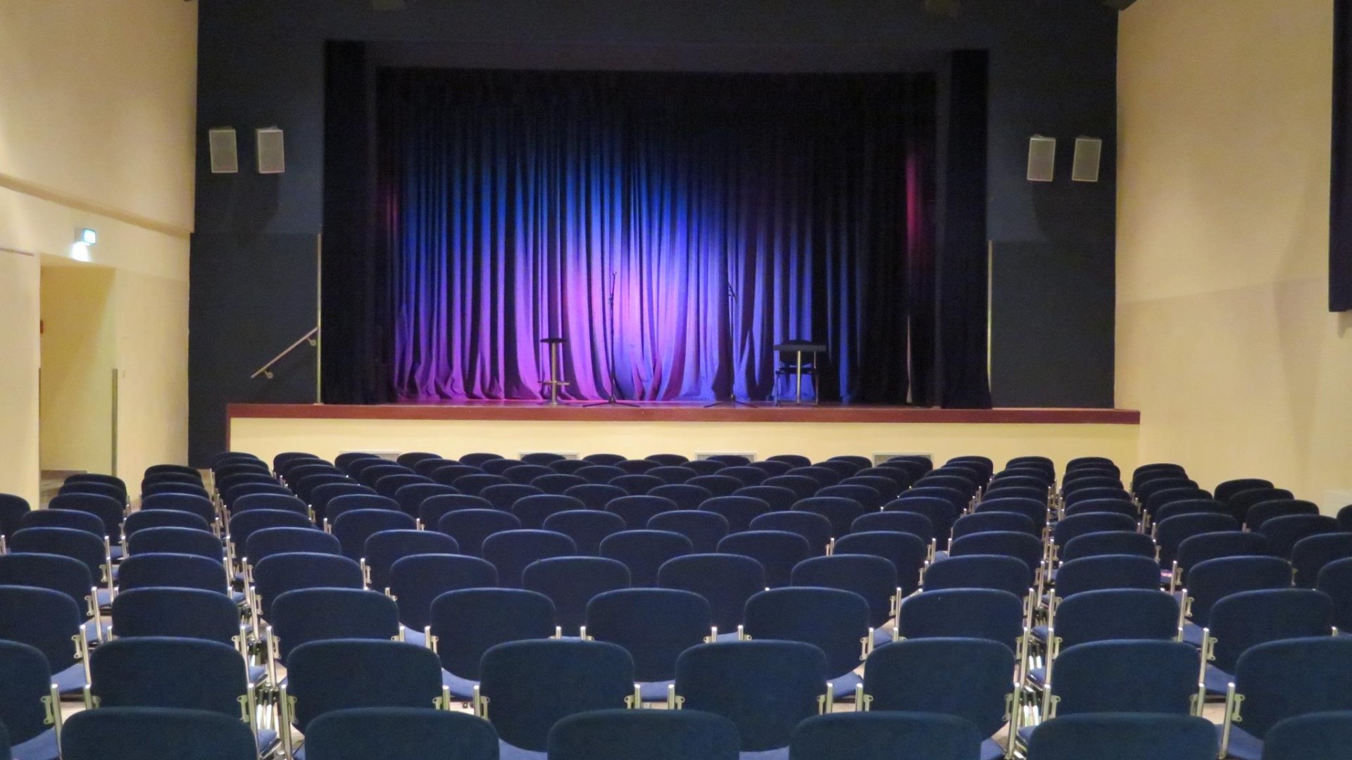 Stadthalle Reihenbestuhlung | © Neißen Events Stadthalle Reihenbestuhlung | © Neißen Events