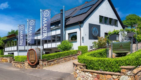 Haus verkl. | &copy; Weinhof Martin