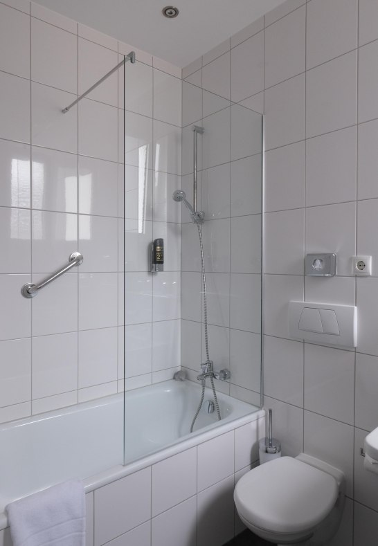 Badezimmer mit Badewanne | &copy; Hotel Hohenstaufen