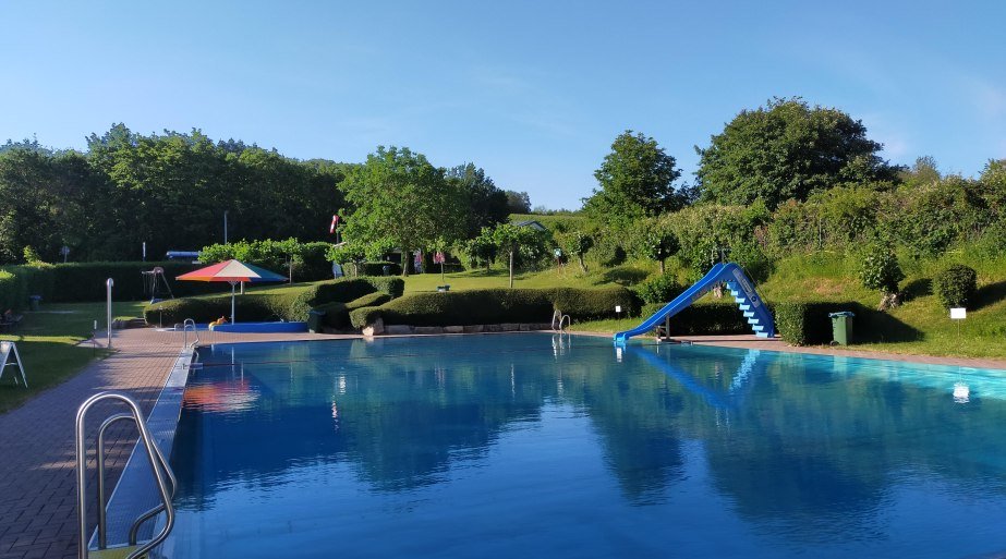 Freibad Hallgarten | &copy; RTKT