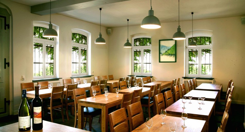 Gastraum | &copy; Weingut Dr. N&auml;gler