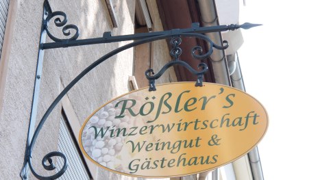 Wegweiser | &copy; Weingut Michael R&ouml;&szlig;ler