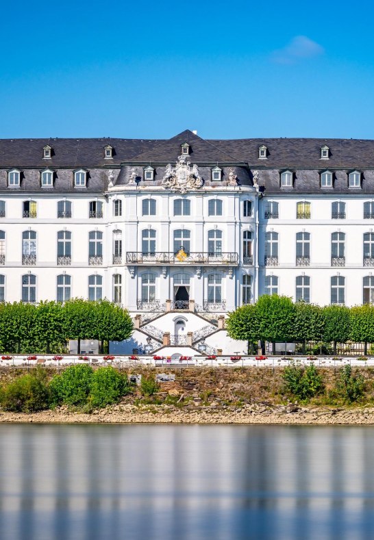 Schloss Engers Rheinseite | &copy; Patrick Gawandtka