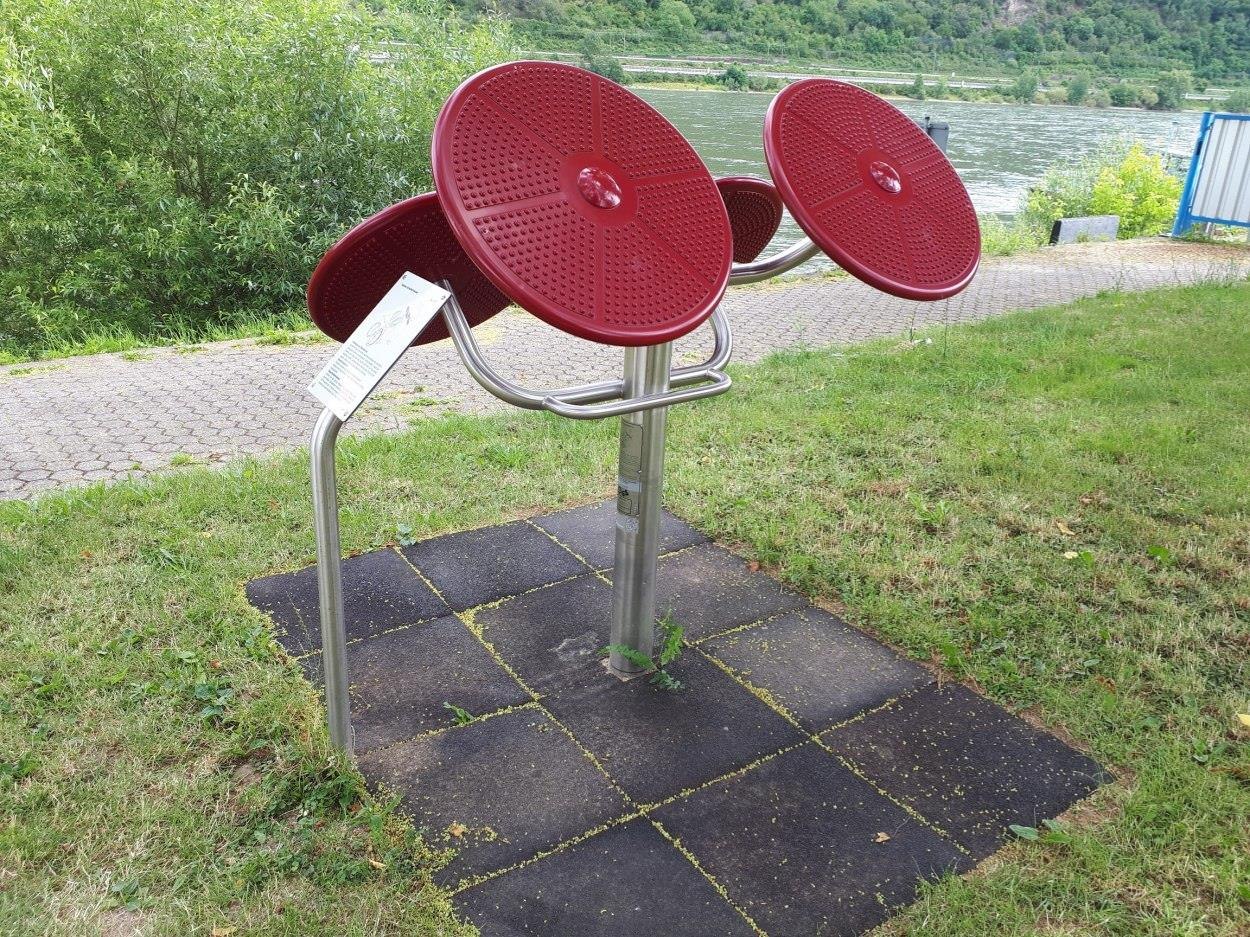 Schultertrainer | © Gemeinde Spay, Thomas Becker Schultertrainer | © Gemeinde Spay, Thomas Becker