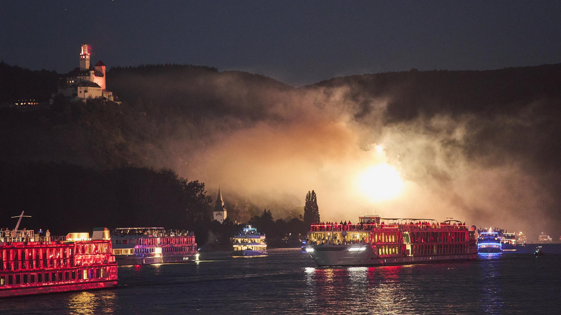 Rhein-in-Flammen-Rhens | &copy; Marco Rothbrust