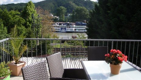 Terrasse mit Rheinblick | &copy; Hiltrud Evertz