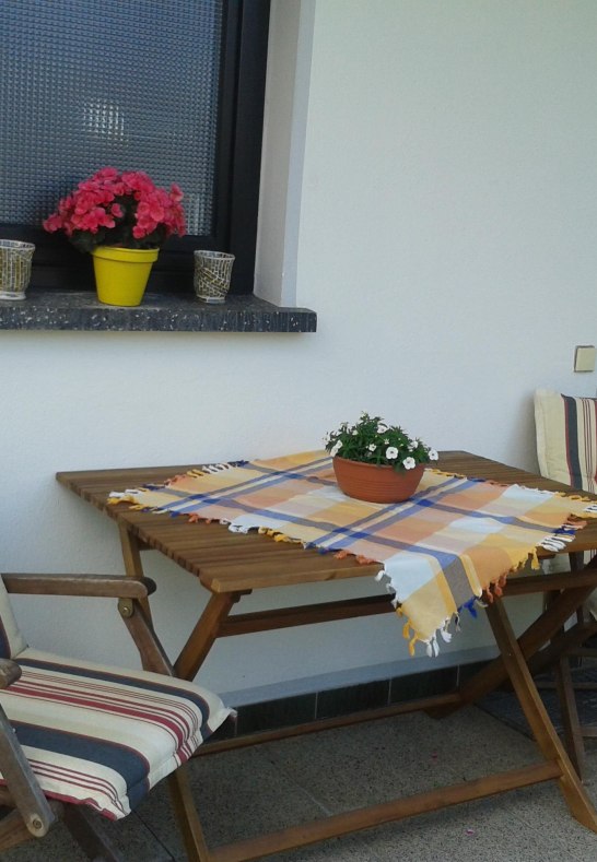 Sitzgelegenheit drau&szlig;en | &copy; FeWo Funk