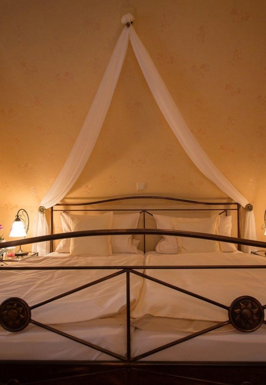 &copy; Weinhaus Weiler