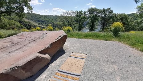 Yoga auf der Loreley | © Dorothe Struschka