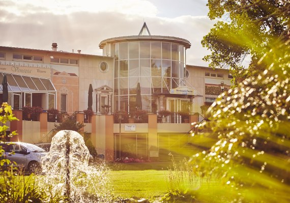 Therme Außenansicht | © Marco Rothbrust Therme Außenansicht | © Marco Rothbrust