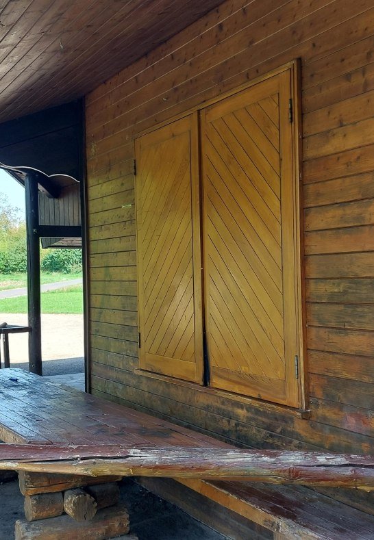 Sitzb&auml;nke draussen | &copy; Tourist-Info Erlebnis Rheinbogen