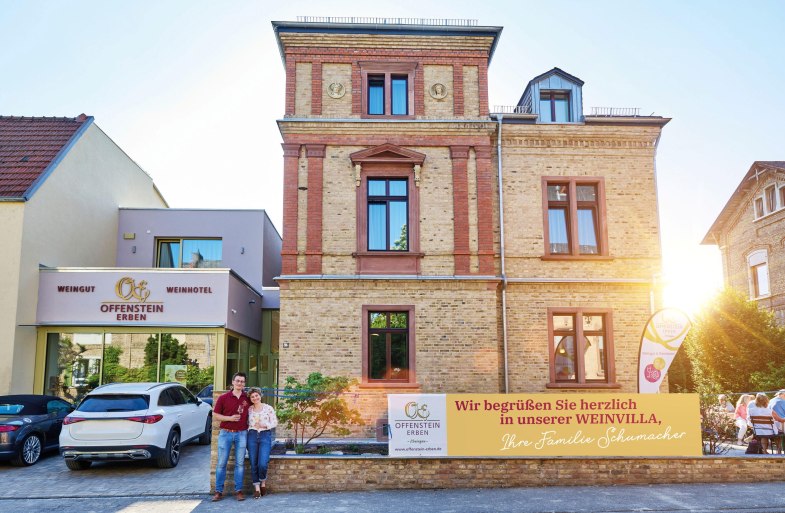 WEINVILLA Banner Grüße_Sonne_LOW Web | © Weingut Offenstein Erben WEINVILLA Banner Grüße_Sonne_LOW Web | © Weingut Offenstein Erben