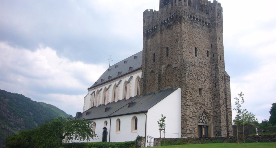 Aussenansicht mit Pfarrgarten | © Daniela Ziermann Aussenansicht mit Pfarrgarten | © Daniela Ziermann