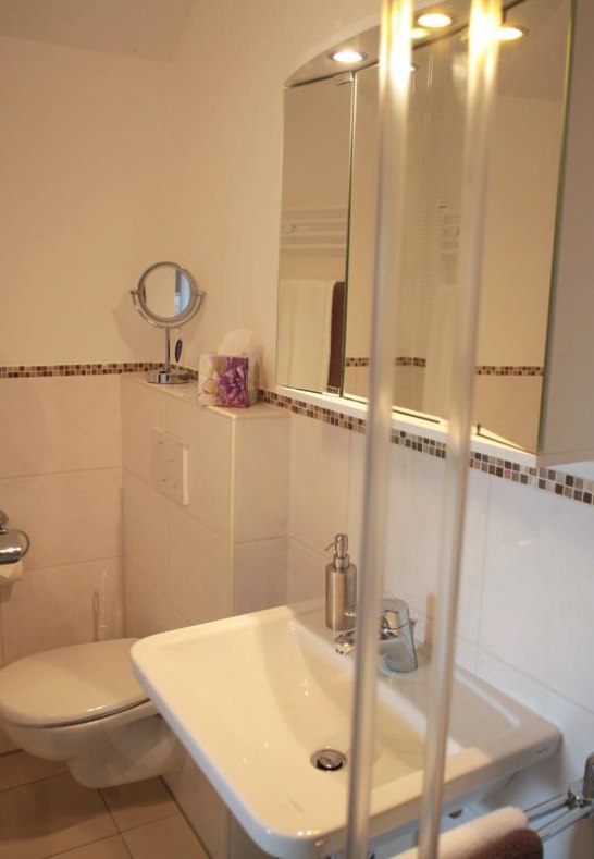 Shower with toilet | &copy; Rainer Vogel