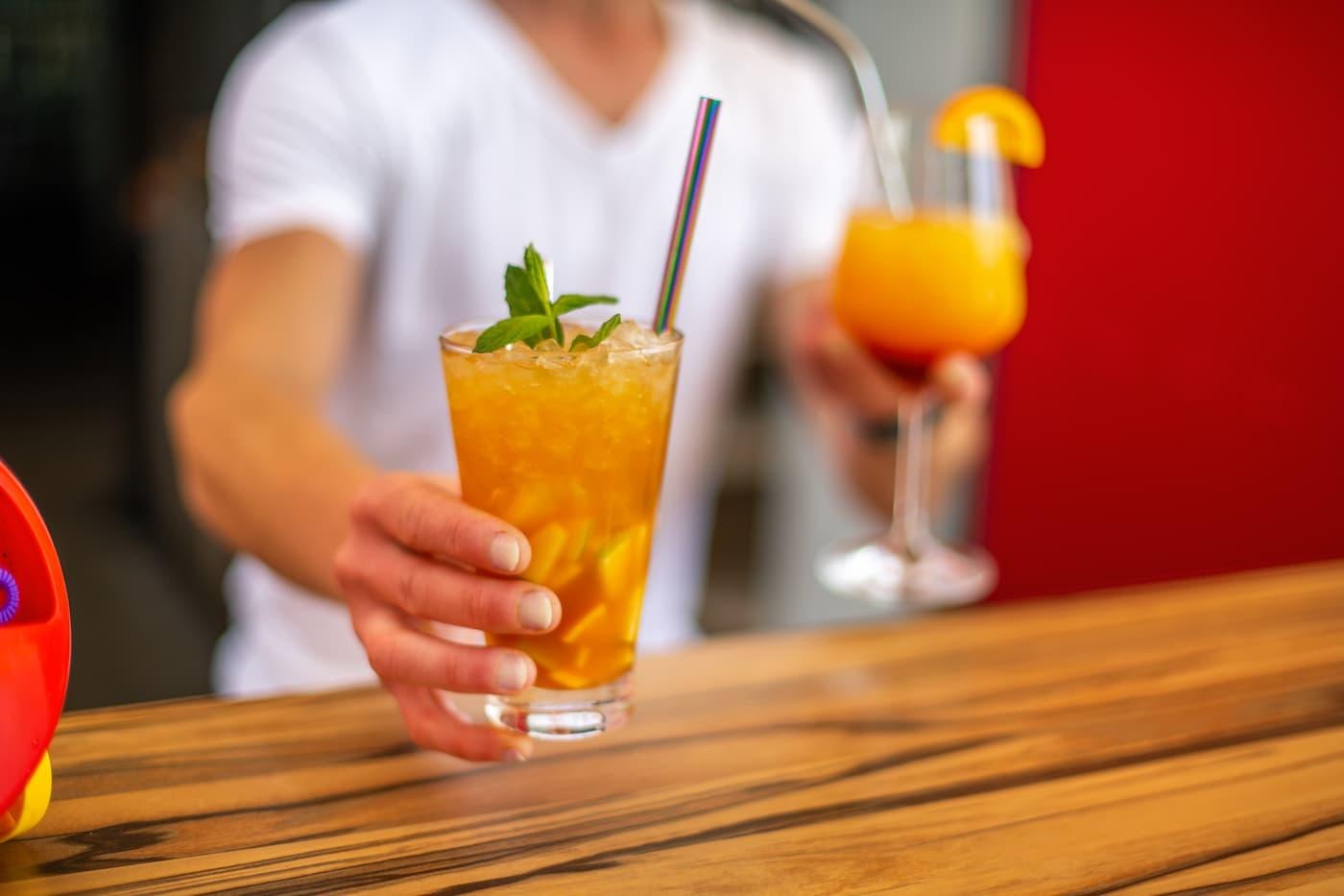 SUNDATE Cuvée Lounge DJ Ghost Cocktails | © DIEHLs Hotel