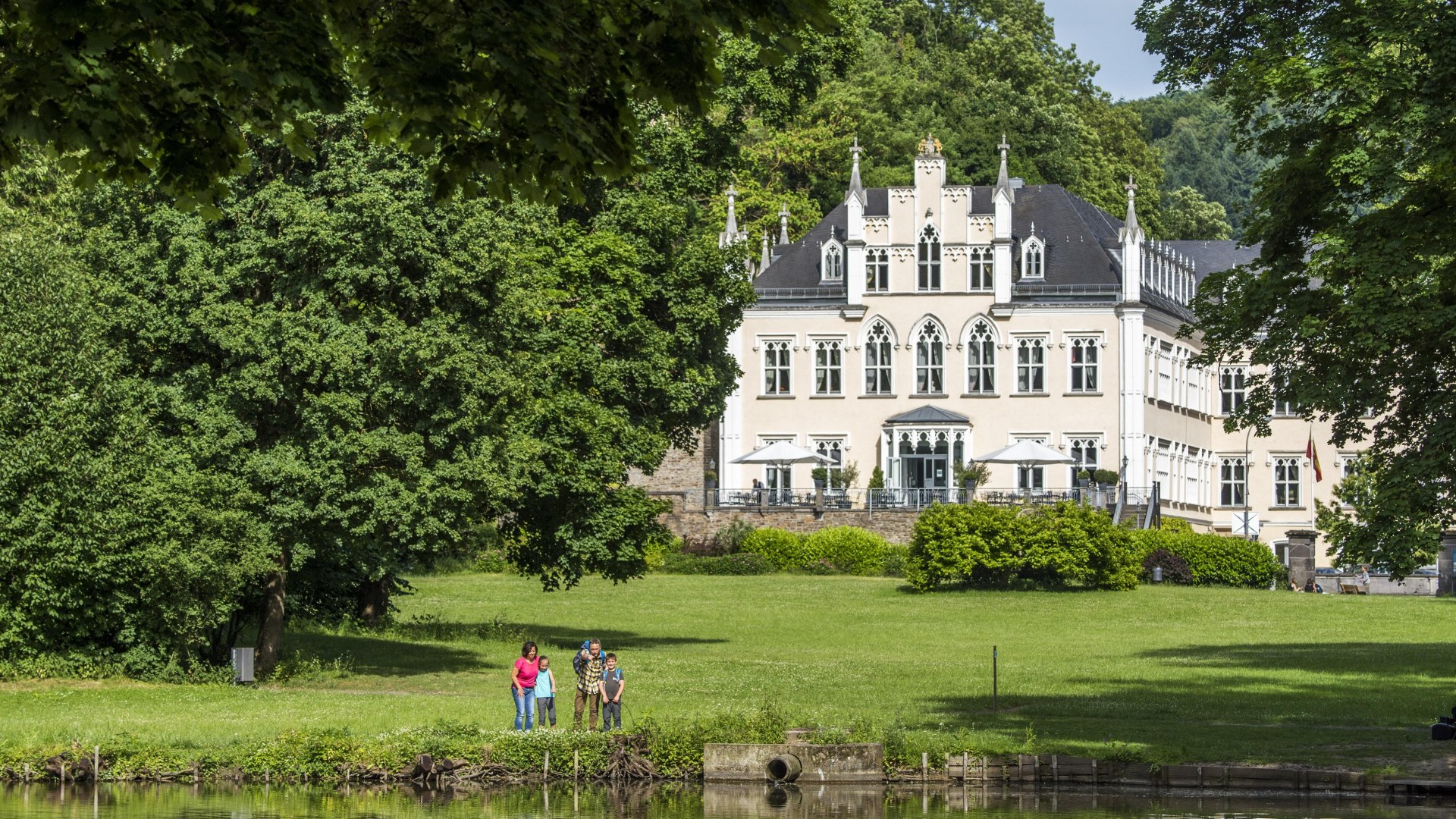 Blick auf Schloss Sayn | © Klaus Breitkreuz