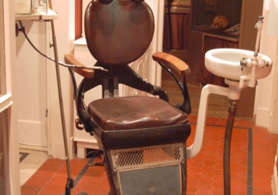 Zahnarztstuhl | &copy; Johann-Winter-Museum