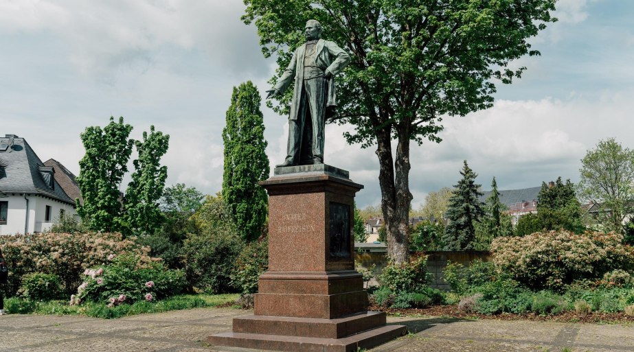 Raiffeisendenkmal- | &copy; Zimpfer_Photography