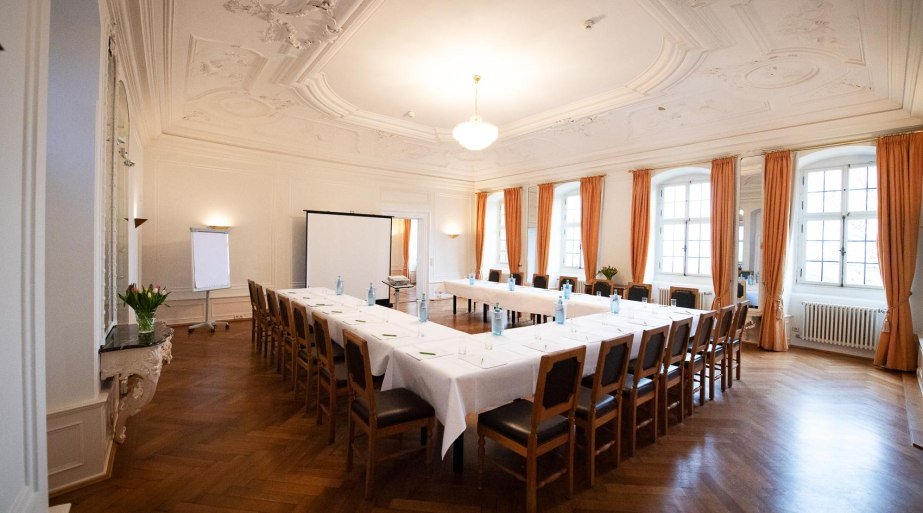 Greiffenclausaal Bestuhlung U-Form | © Saskia Marloh Greiffenclausaal Bestuhlung U-Form | © Saskia Marloh