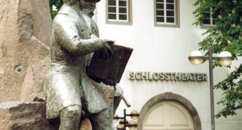 Brunnen mit Blick auf Schlosstheater | &copy; Presseb&uuml;ro der Stadt Neuwied