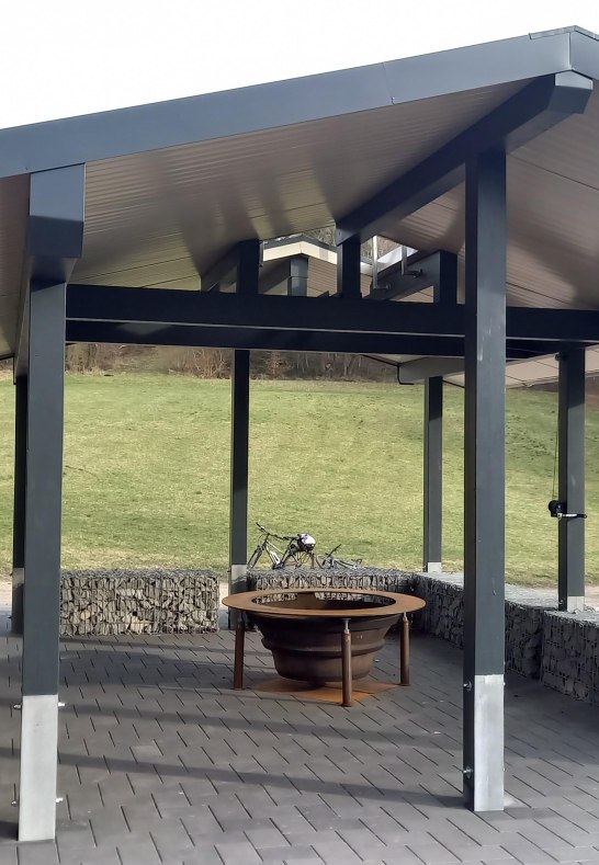 &Uuml;berdachte Grillstelle | &copy; C. Vogt