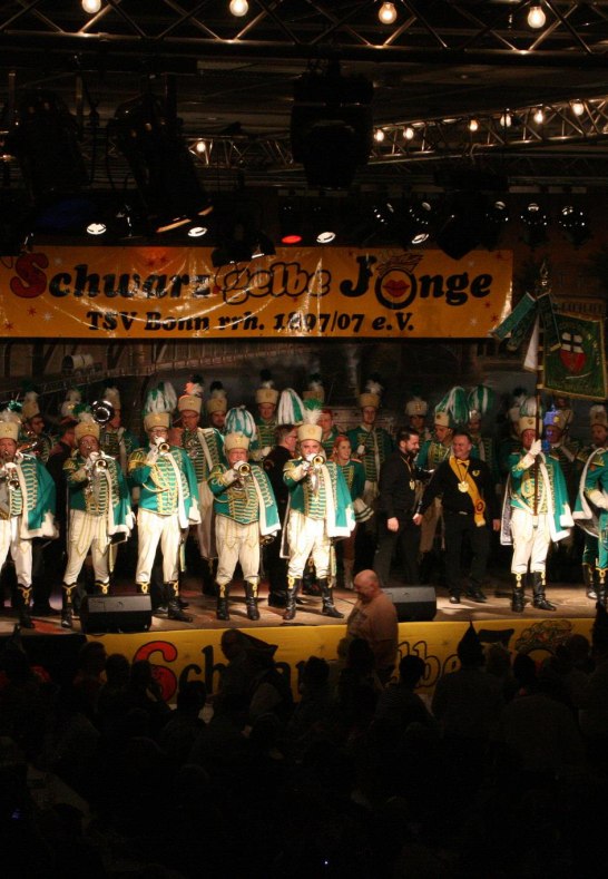 Auftritt 2 | © Husarencorps Grün-Weiss Linz 1965 e.V. Auftritt 2 | © Husarencorps Grün-Weiss Linz 1965 e.V.