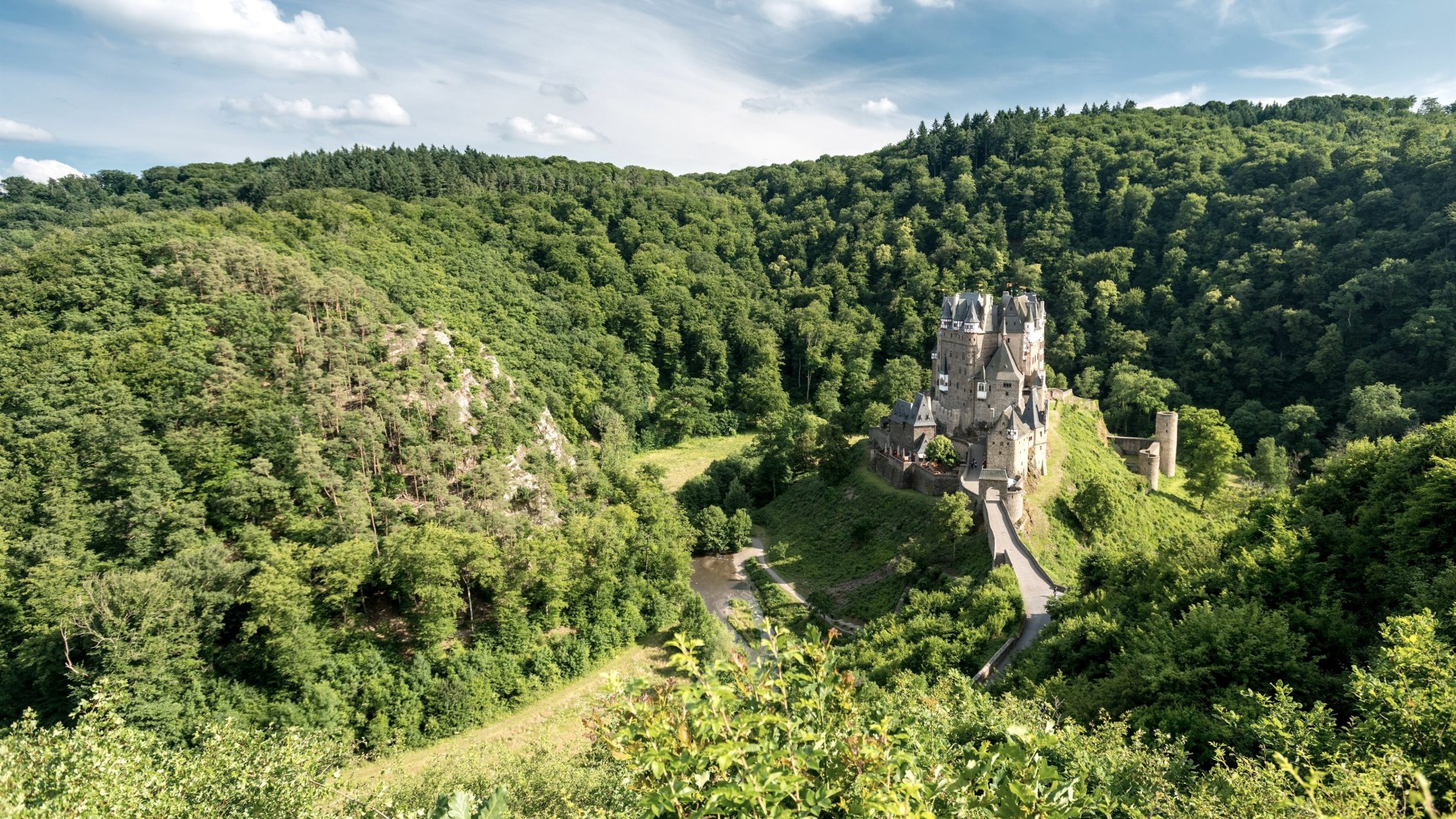maerchenburg-mitten-im-wald-burg-eltz | &copy; Dominik Ketz/Rheinland-Pfalz Tourismus GmbH
