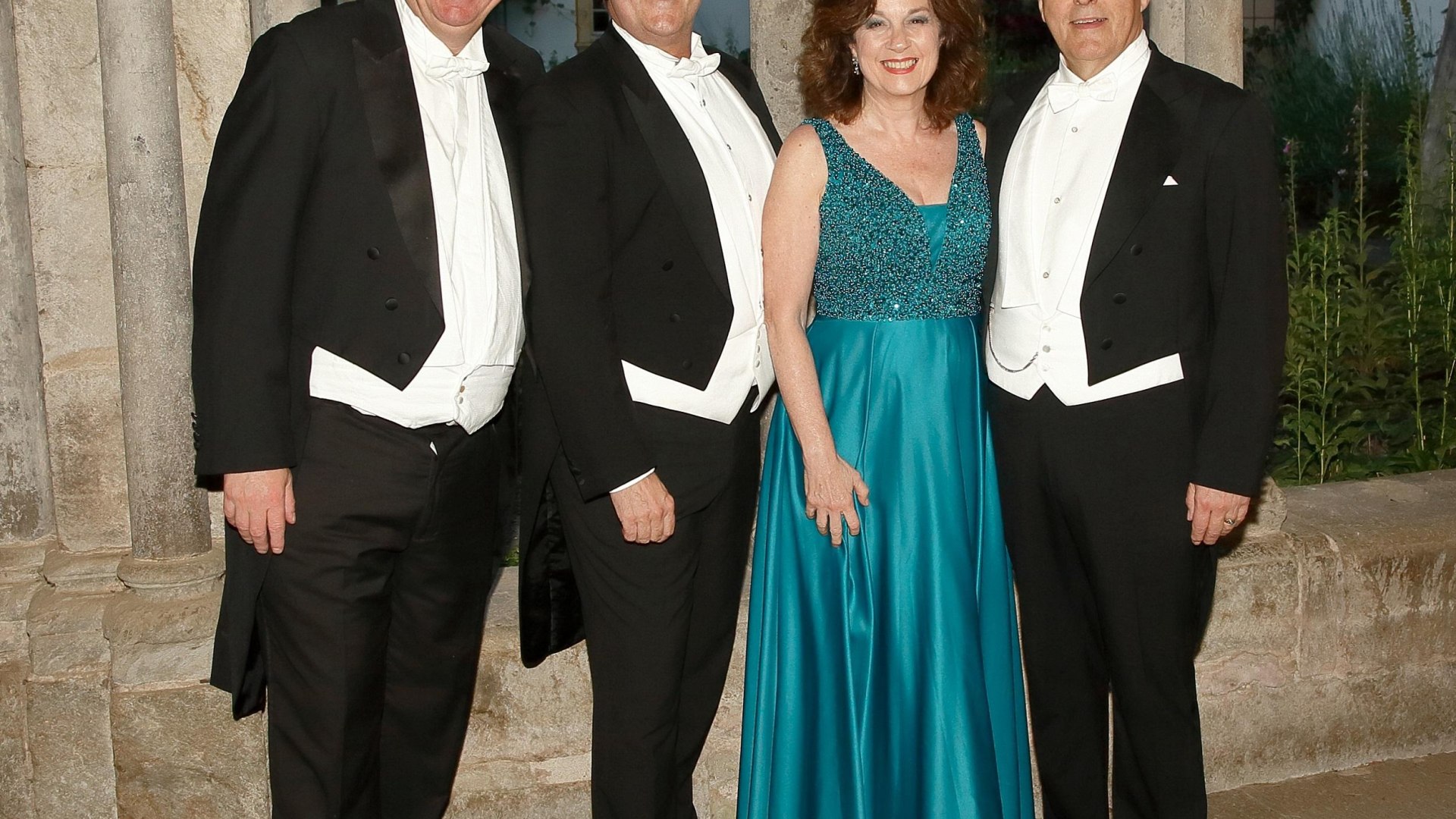 drei Freunde, drei Ten&ouml;re im Kreuzgang der Abtei | &copy; Wolfgang Hartmann