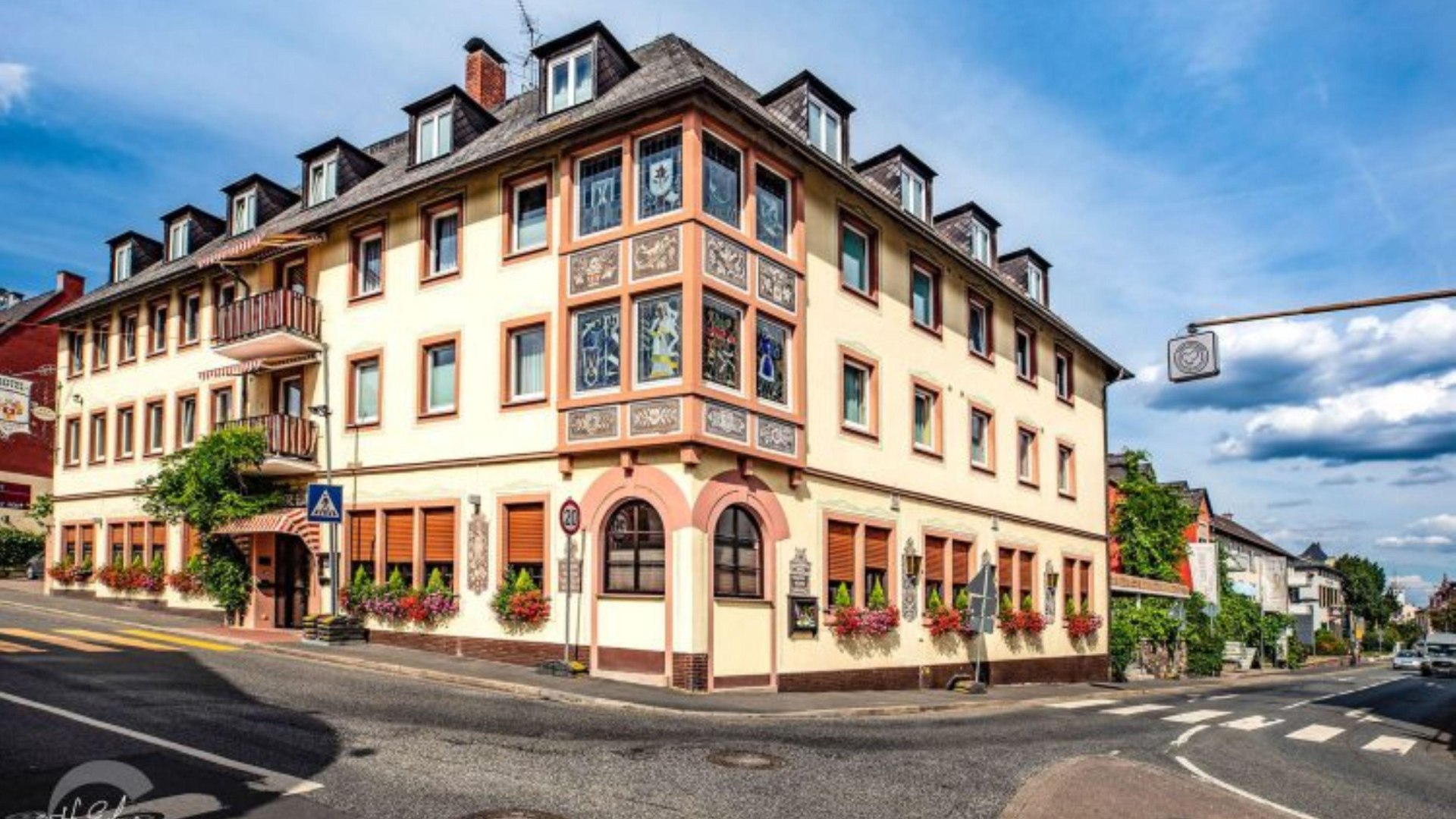 Hotel-Front--R&uuml;desheimer Hof vergr&ouml;&szlig;ert | &copy; R&uuml;desheimer Hof