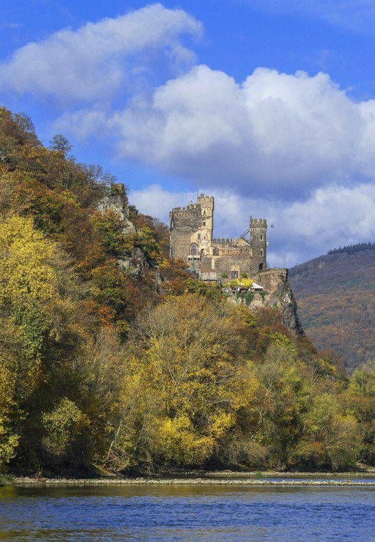Burg Rheinstein im Herbst | &copy; Friedrich Gier