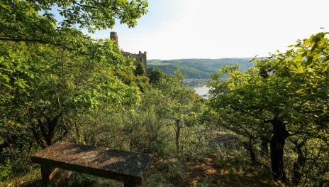 Rastbank bei Burg Maus | © Henry Tornow, Romantischer Rhein Tourismus GmbH
