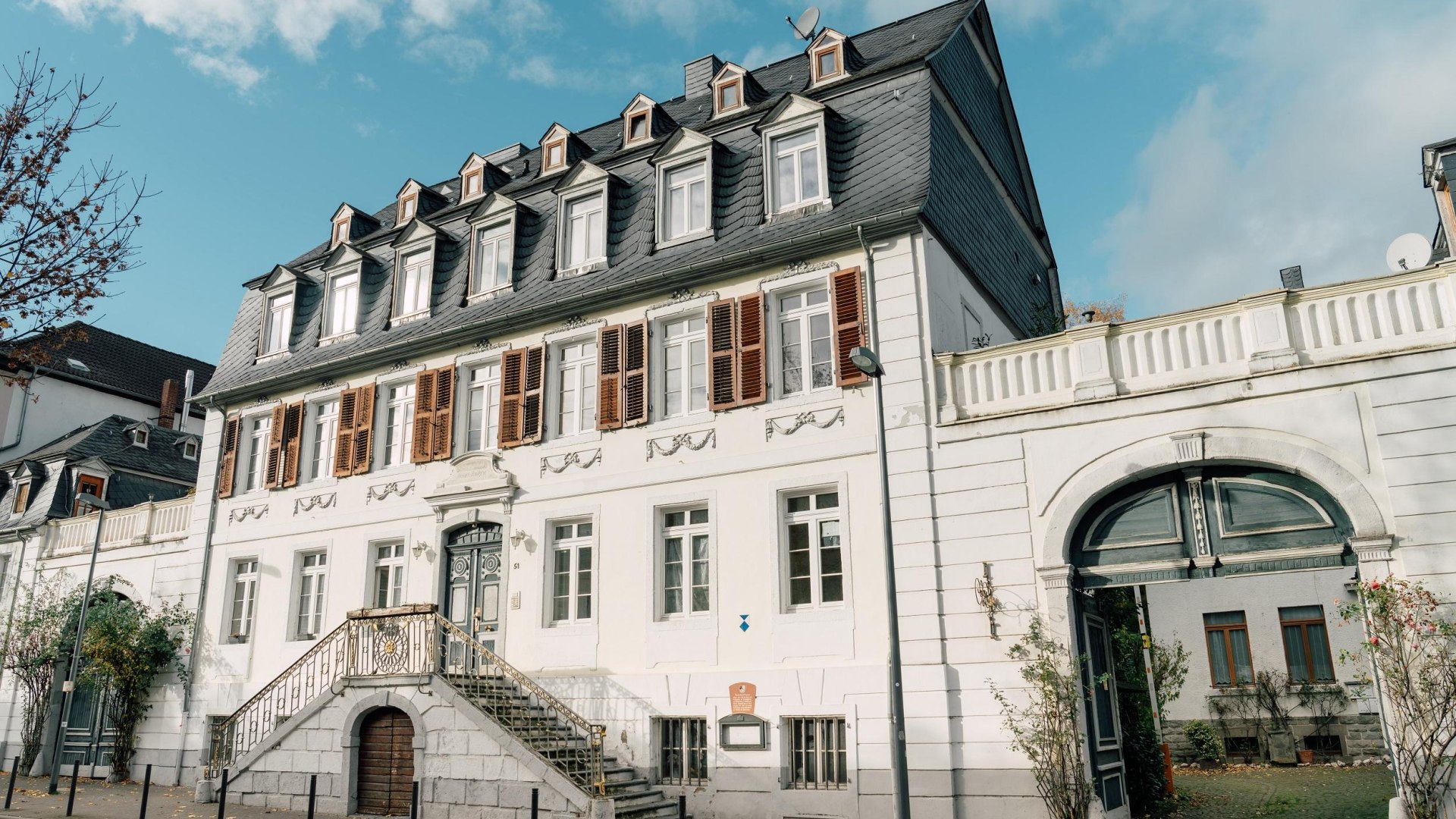 Roentgenhaus mit Schreinerei | &copy; Zimpfer_Photography