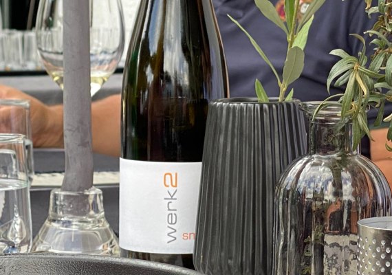 Schlemmerwochen 2026 werk2_Sekt sektflasche | &copy; Weingut werk2