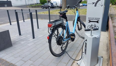 Fahrrad-Reparaturstation | &copy; Tourist-Info Erlebnis Rheinbogen