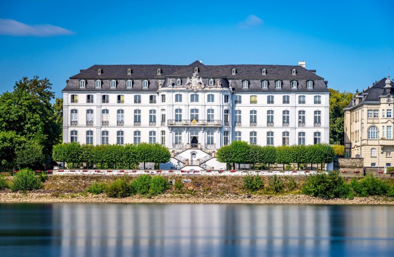 Schloss Engers Rheinseite | &copy; Patrick Gawandtka