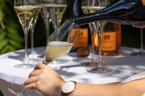 Sekt & Erdbeere | © Balthasar Ress Sekt & Erdbeere | © Balthasar Ress