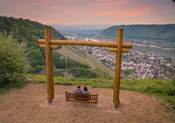 Weinbergschaukel bei Sonnenuntergang | &copy; Andreas Pacek, fototour-deutschland.de