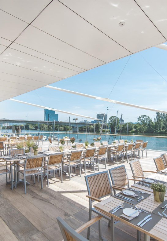 Landgang Terrassenansicht 2 | &copy; F&auml;hrhaus - Artur Lik Fotografie