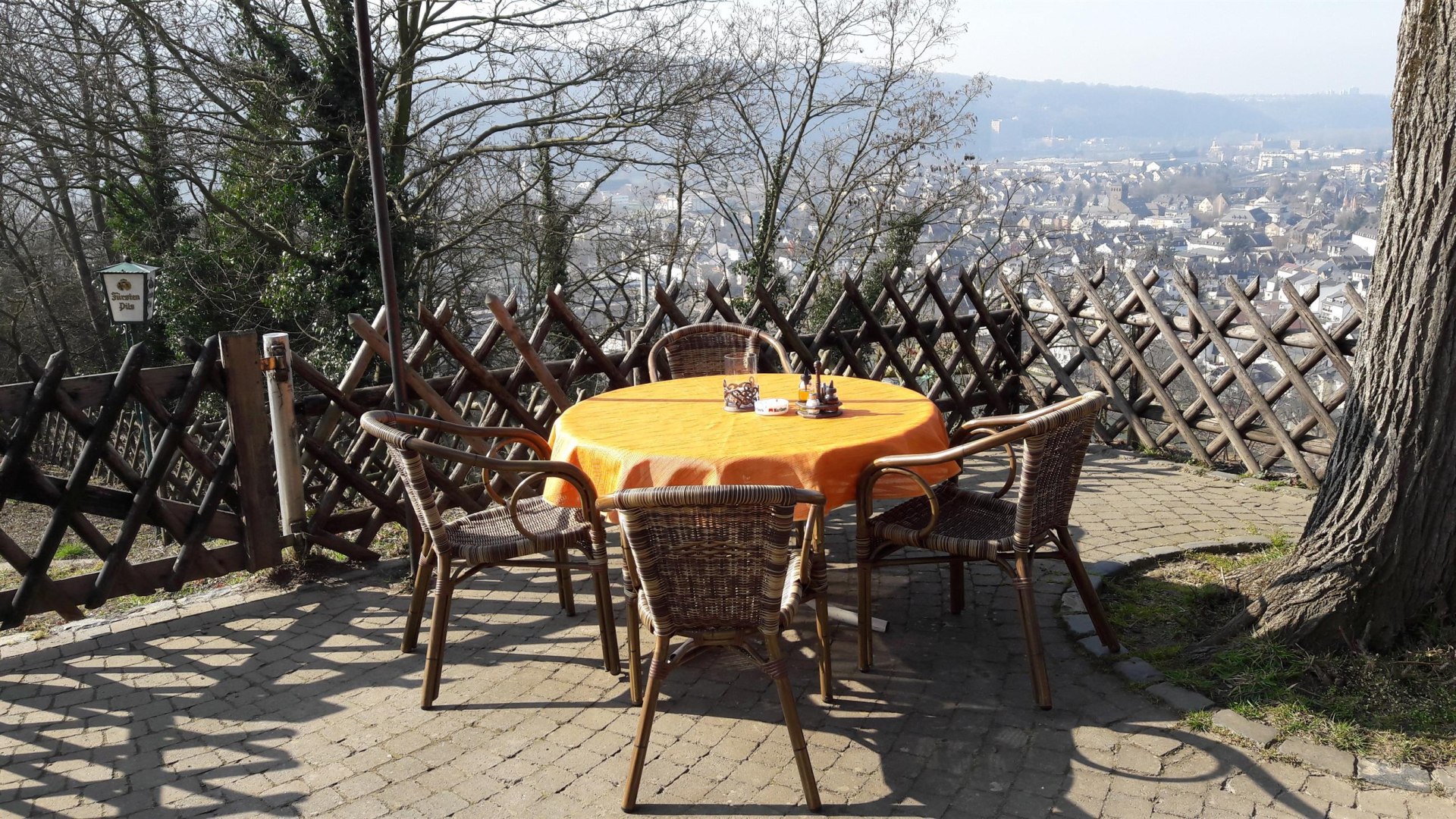 Burgrestaurant Außenterrasse | © Fam. Pehlivanov, Lahnstein Burgrestaurant Außenterrasse | © Fam. Pehlivanov, Lahnstein