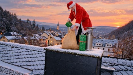 Nikolaus auf dem Dach des Hotel im Schulhaus | © Hotel im Schulhaus Nikolaus auf dem Dach des Hotel im Schulhaus | © Hotel im Schulhaus