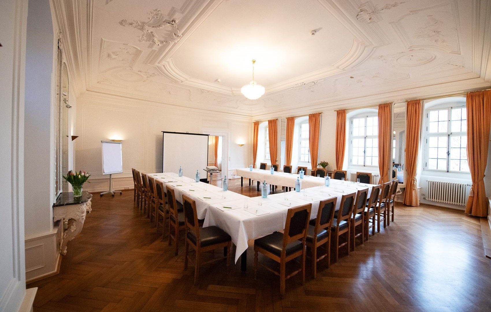 Greiffenclausaal Bestuhlung U-Form | &copy; Saskia Marloh