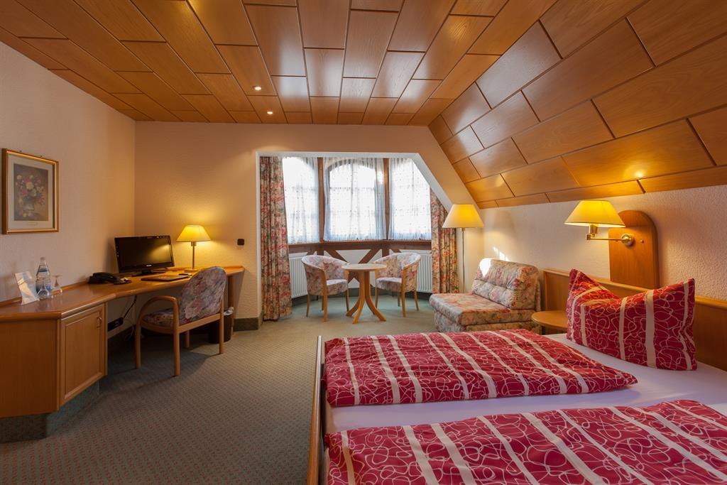 Erkerzimmer | &copy; Hotel & Restaurant KRONE Kestert