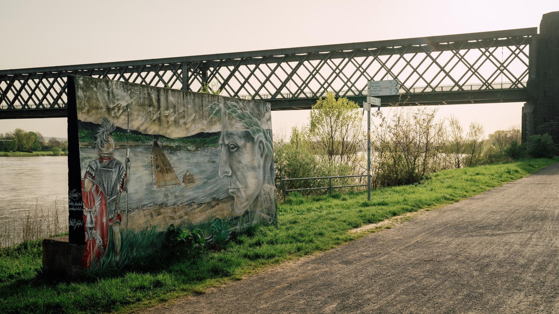 Caesar Rhein&uuml;berquerung Graffiti | &copy; Zimpfer_Photography